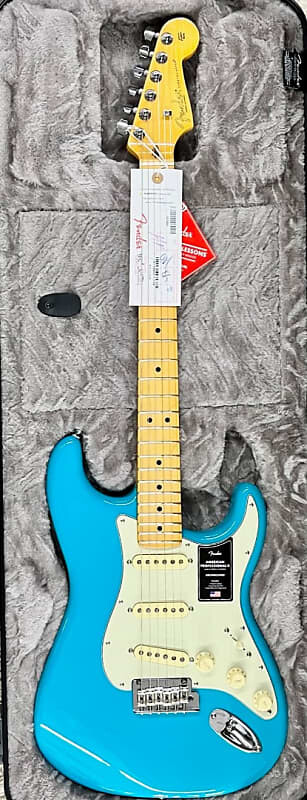 Электрогитара Fender American Professional II Stratocaster, Miami Blue with Case
Электрогитара Fender American Professional II Stratocaster, Miami Blue with Case