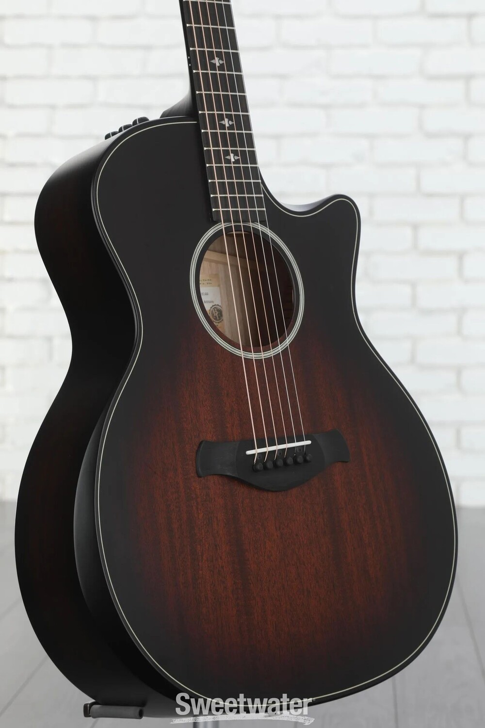 Акустически-электрическая гитара Taylor 324ce Builder's Edition — Shaded Edgeburst
Акустически-электрическая гитара Taylor 324ce Builder's Edition — Shaded Edgeburst