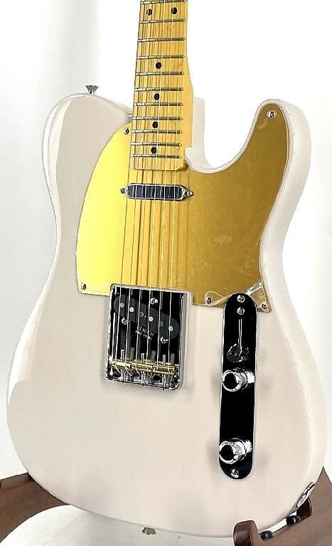 Электрогитара Fender JV Modified '50s Telecaster Maple Fingerboard White Blonde with Bag
Электрогитара Fender JV Modified '50s Telecaster Maple Fingerboard White Blonde with Bag