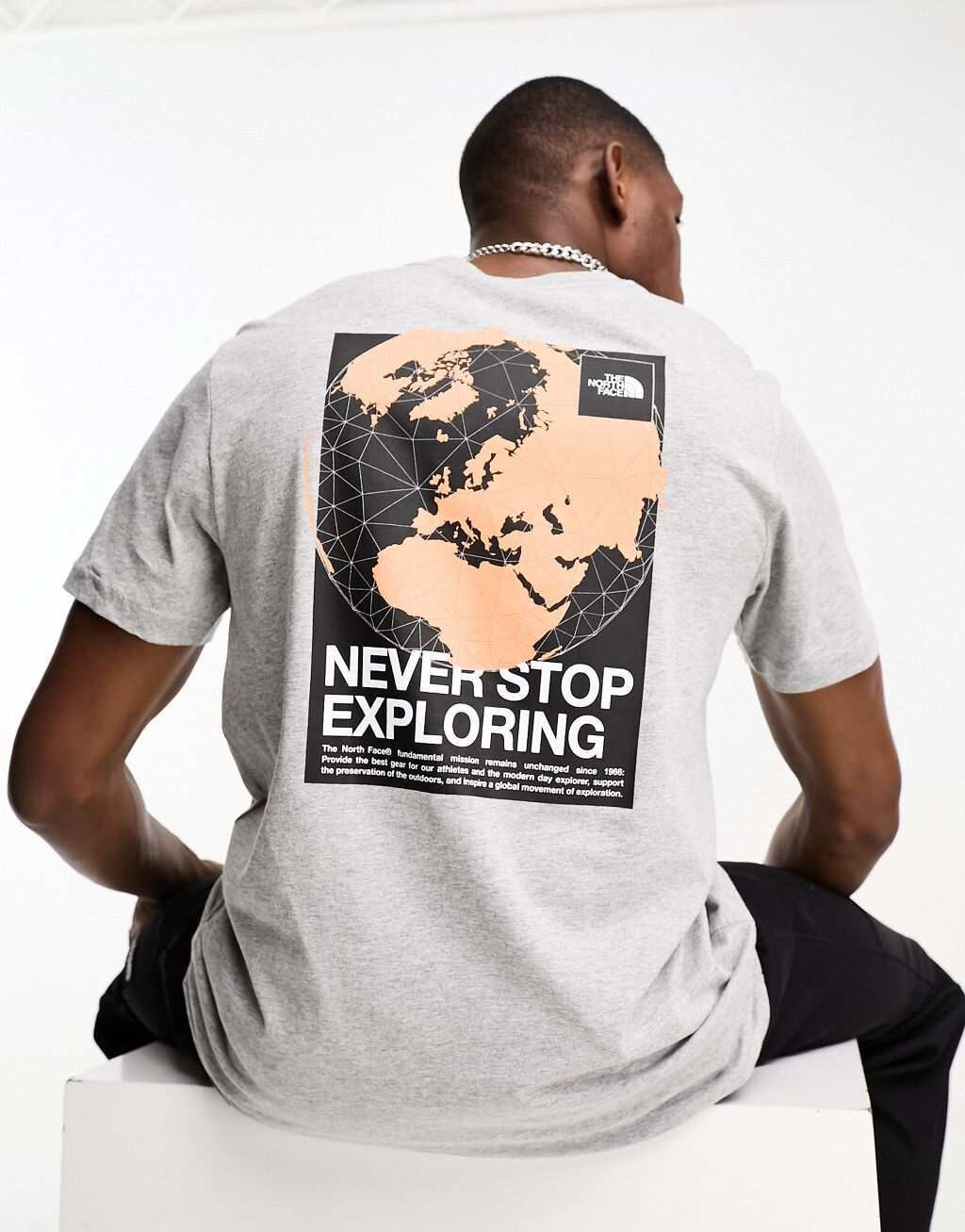 Серая футболка с принтом на спине The North Face World Connection эксклюзивно на ASOS, Серый
Серая футболка с принтом на спине The North Face World Connection эксклюзивно на ASOS, Серый