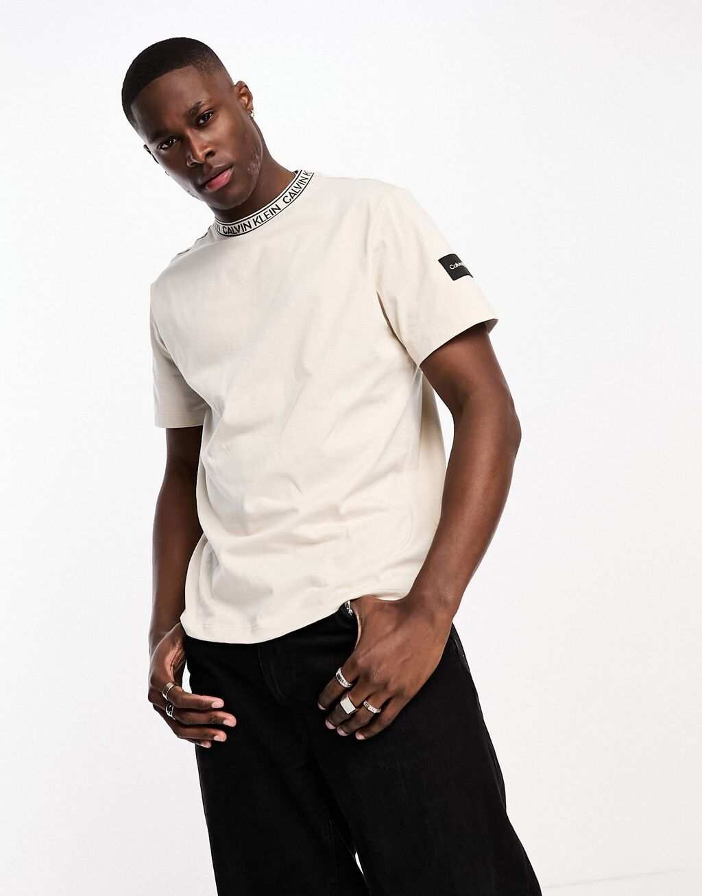 Каменная футболка на воротнике с логотипом Calvin Klein и нашивками по бокам — эксклюзивно для ASOS
Каменная футболка на воротнике с логотипом Calvin Klein и нашивками по бокам — эксклюзивно для ASOS
