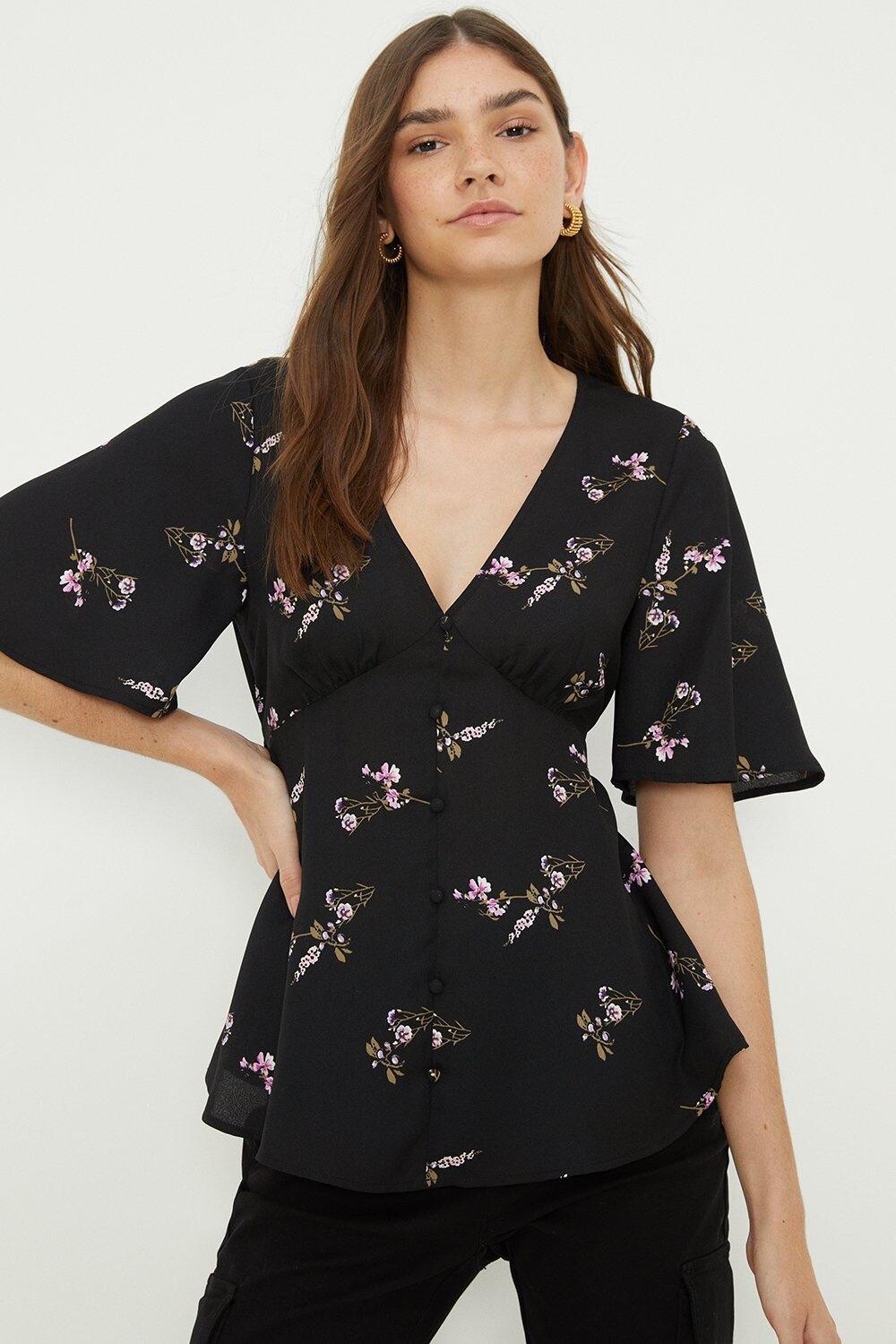 Пурпурная чайная блузка на пуговицах спереди с цветочным принтом Dorothy Perkins, фиолетовый
Пурпурная чайная блузка на пуговицах спереди с цветочным принтом Dorothy Perkins, фиолетовый