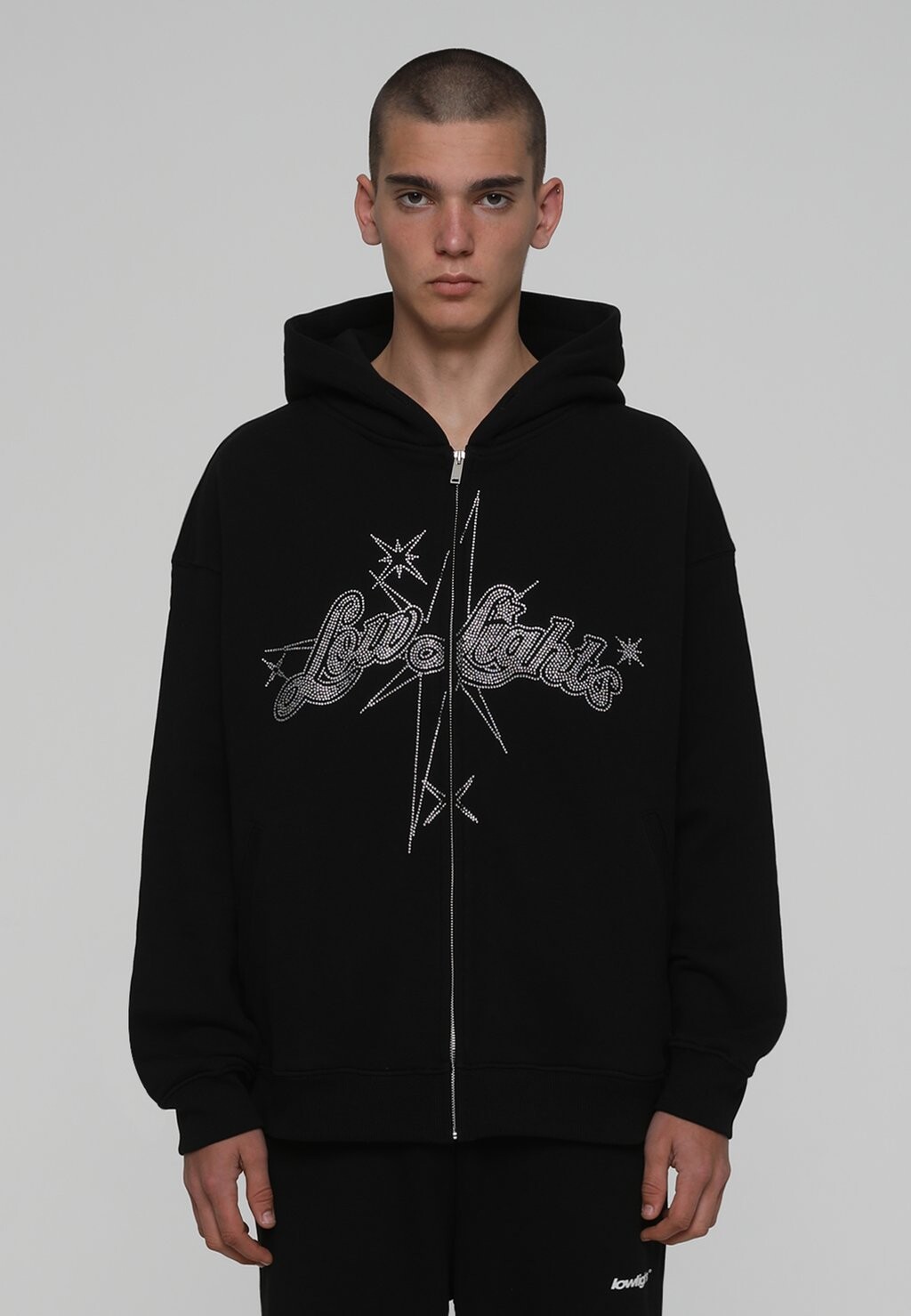 Толстовка с кремальерой LOW LIGHTS STUDIOS STARGAZE RHINESTONE ZIP HOODIE, черный
Толстовка с кремальерой LOW LIGHTS STUDIOS STARGAZE RHINESTONE ZIP HOODIE, черный