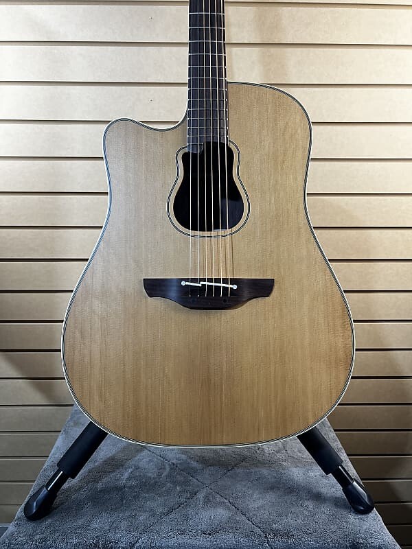 Акустическая гитара Takamine GB7C Garth Brooks Signature A/E Guitar LH - Natural w/OHSC & PLEK*D #822
Акустическая гитара Takamine GB7C Garth Brooks Signature A/E Guitar LH - Natural w/OHSC & PLEK*D #822