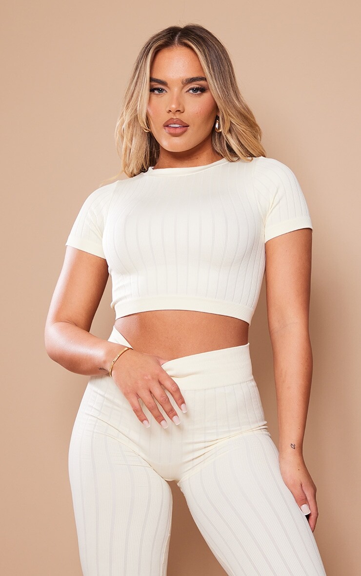 PrettyLittleThing Кремовый топ с короткими рукавами и широким структурированным контуром в рубчик
PrettyLittleThing Кремовый топ с короткими рукавами и широким структурированным контуром в рубчик