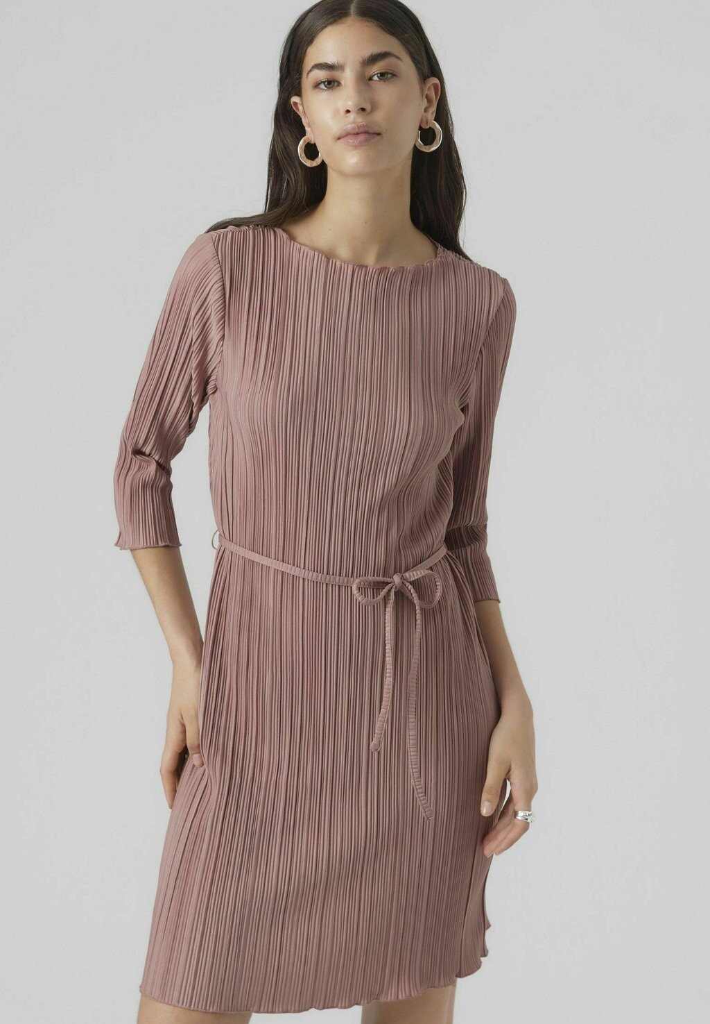 Платье из джерси Plissiertes Aurora 34 Sboatneck Short Vero Moda, цвет nostalgia rose
Платье из джерси Plissiertes Aurora 34 Sboatneck Short Vero Moda, цвет nostalgia rose