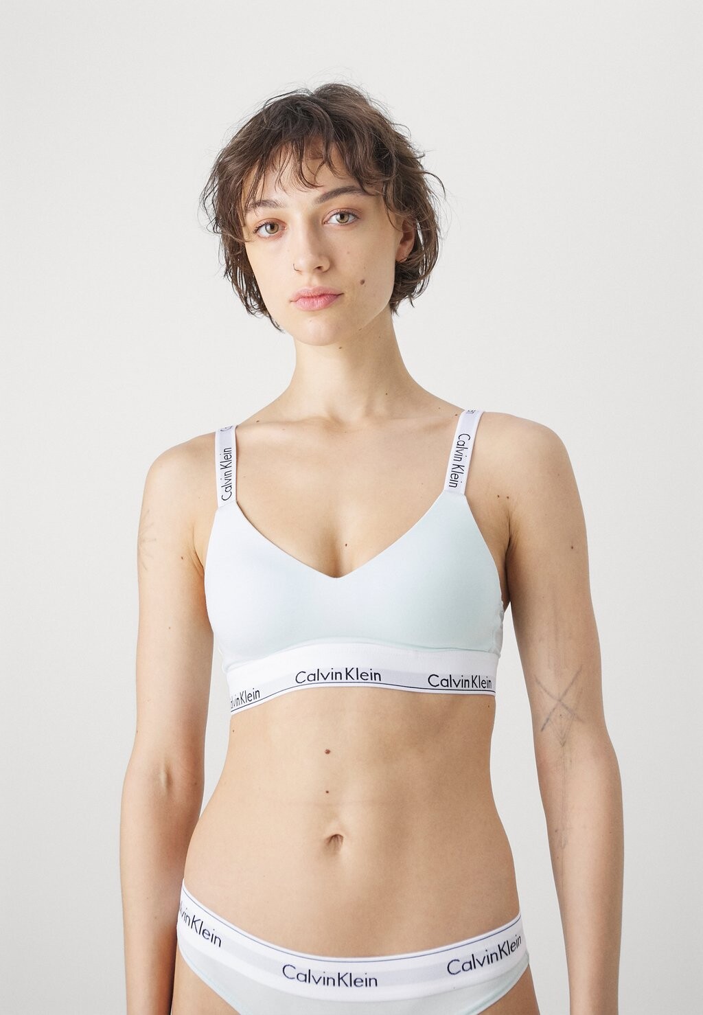 Бюстгальтер без бретелек/вариативный LINED BRALETTE Calvin Klein Underwear, цвет island reef
Бюстгальтер без бретелек/вариативный LINED BRALETTE Calvin Klein Underwear, цвет island reef