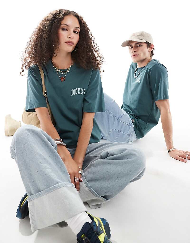 Футболка Dickies – Aitken – темно-зеленого и голубого цветов с логотипом на левой груди
Футболка Dickies – Aitken – темно-зеленого и голубого цветов с логотипом на левой груди