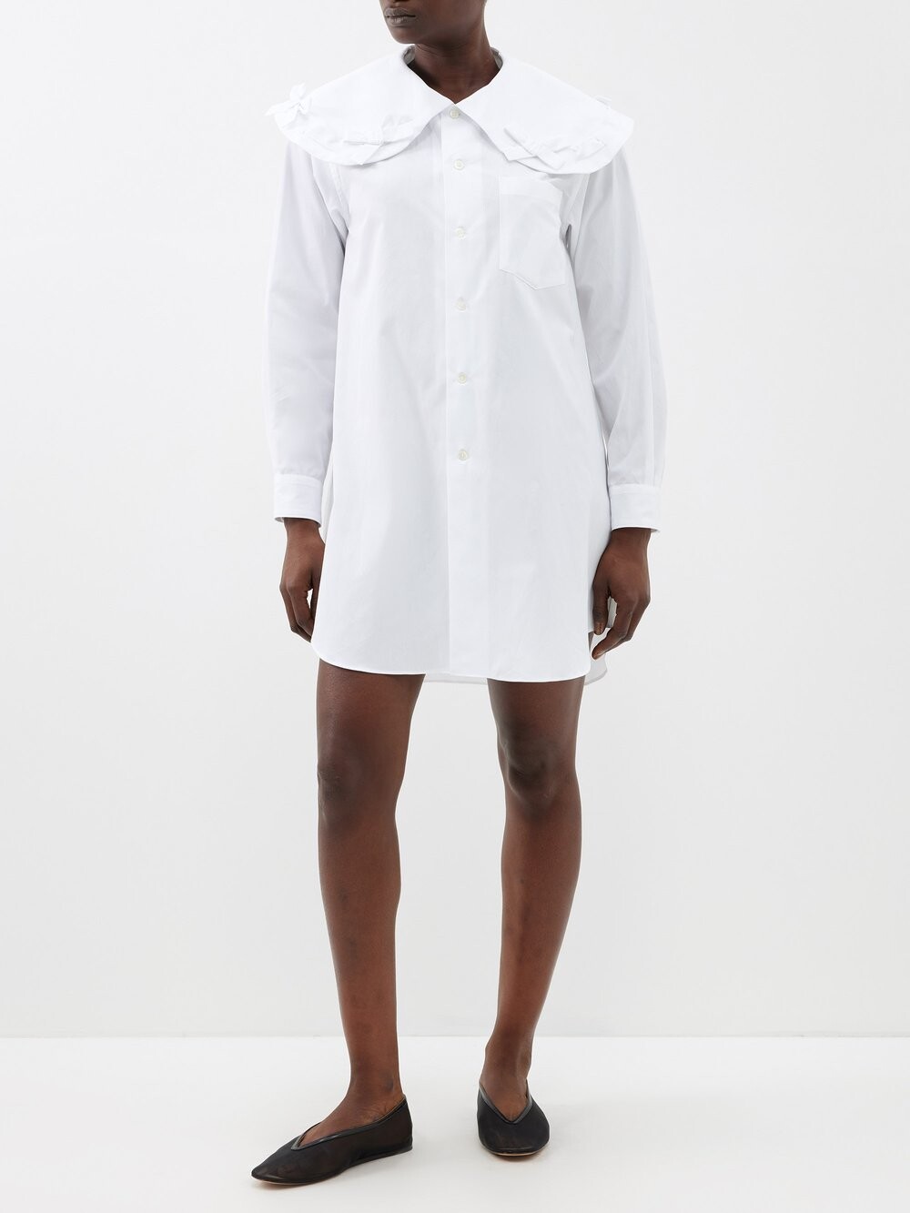 Платье мини из хлопкового поплина с воротником оверсайз Comme Des Garçons, белый
Платье мини из хлопкового поплина с воротником оверсайз Comme Des Garçons, белый