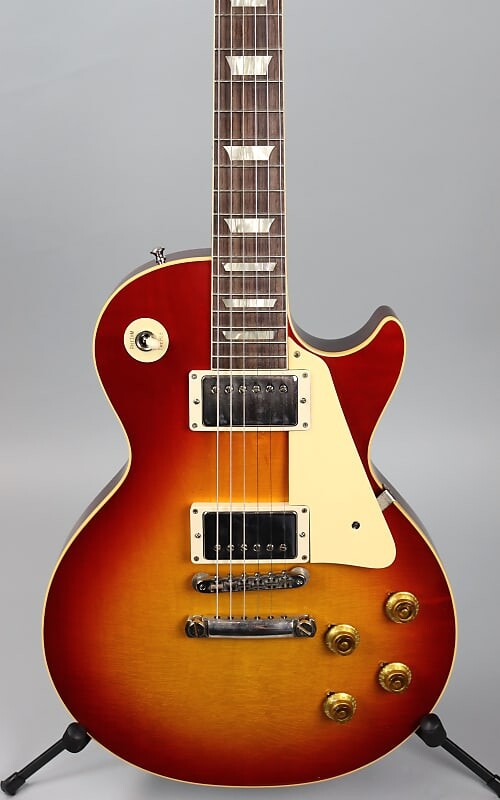 Электрогитара Gibson Custom '58 Les Paul Standard Washed Cherry Sunburst Murphy Ultra Light Aged
Электрогитара Gibson Custom '58 Les Paul Standard Washed Cherry Sunburst Murphy Ultra Light Aged
