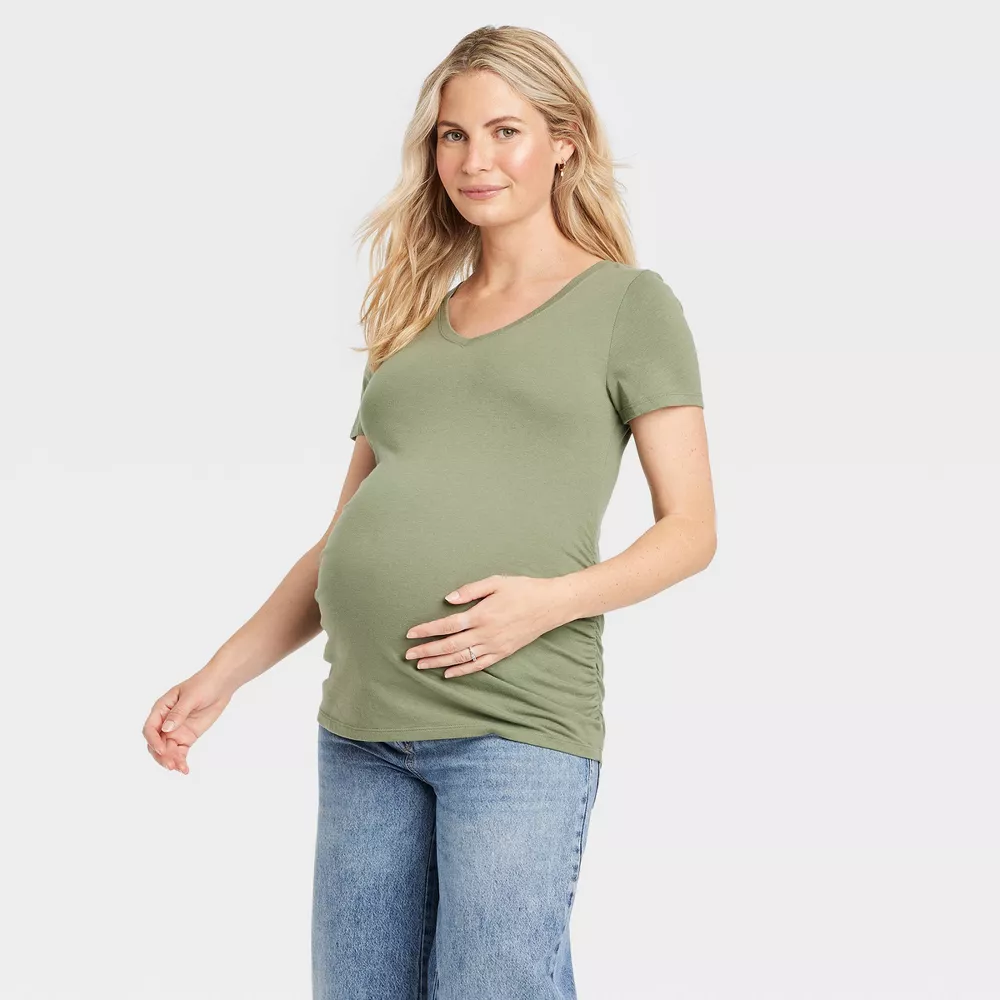 Футболка для беременных с коротким рукавом и V-образным вырезом - Isabel Maternity от Ingrid & Isabel Isabel Maternity by Ingrid & Isabel, цвет Olive Green
Футболка для беременных с коротким рукавом и V-образным вырезом - Isabel Maternity от Ingrid & Isabel Isabel Maternity by Ingrid & Isabel, цвет Olive Green