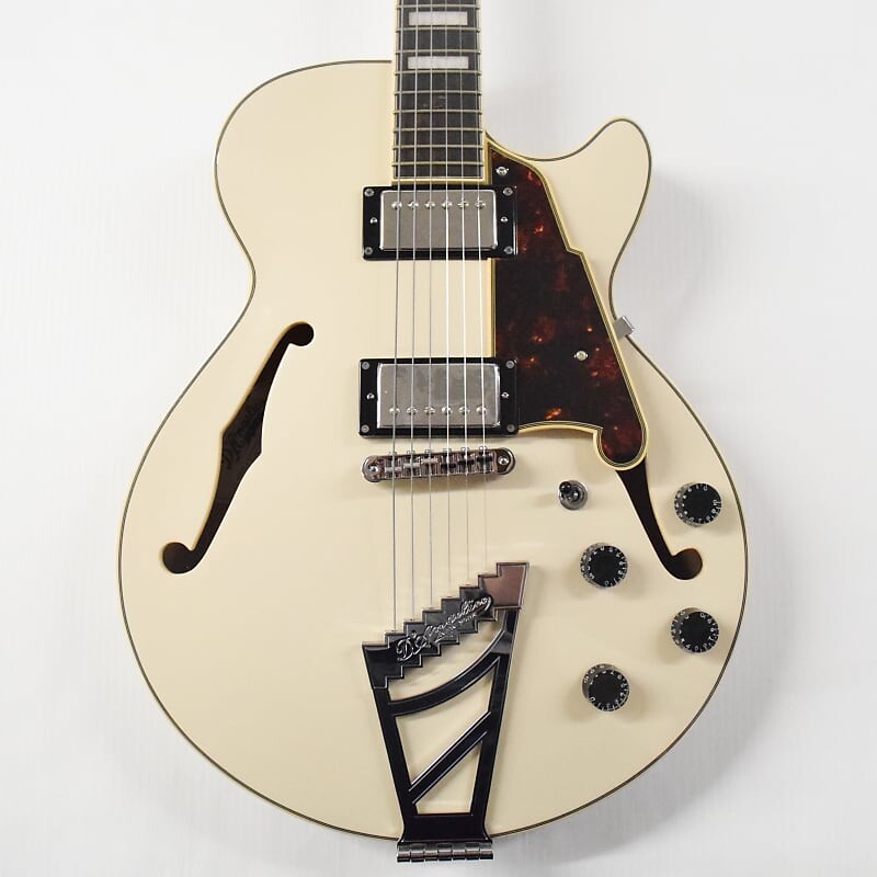 Электрогитара D'Angelico Premier SS - Champagne with Stairstep Trapeze Tailpiece
Электрогитара D'Angelico Premier SS - Champagne with Stairstep Trapeze Tailpiece