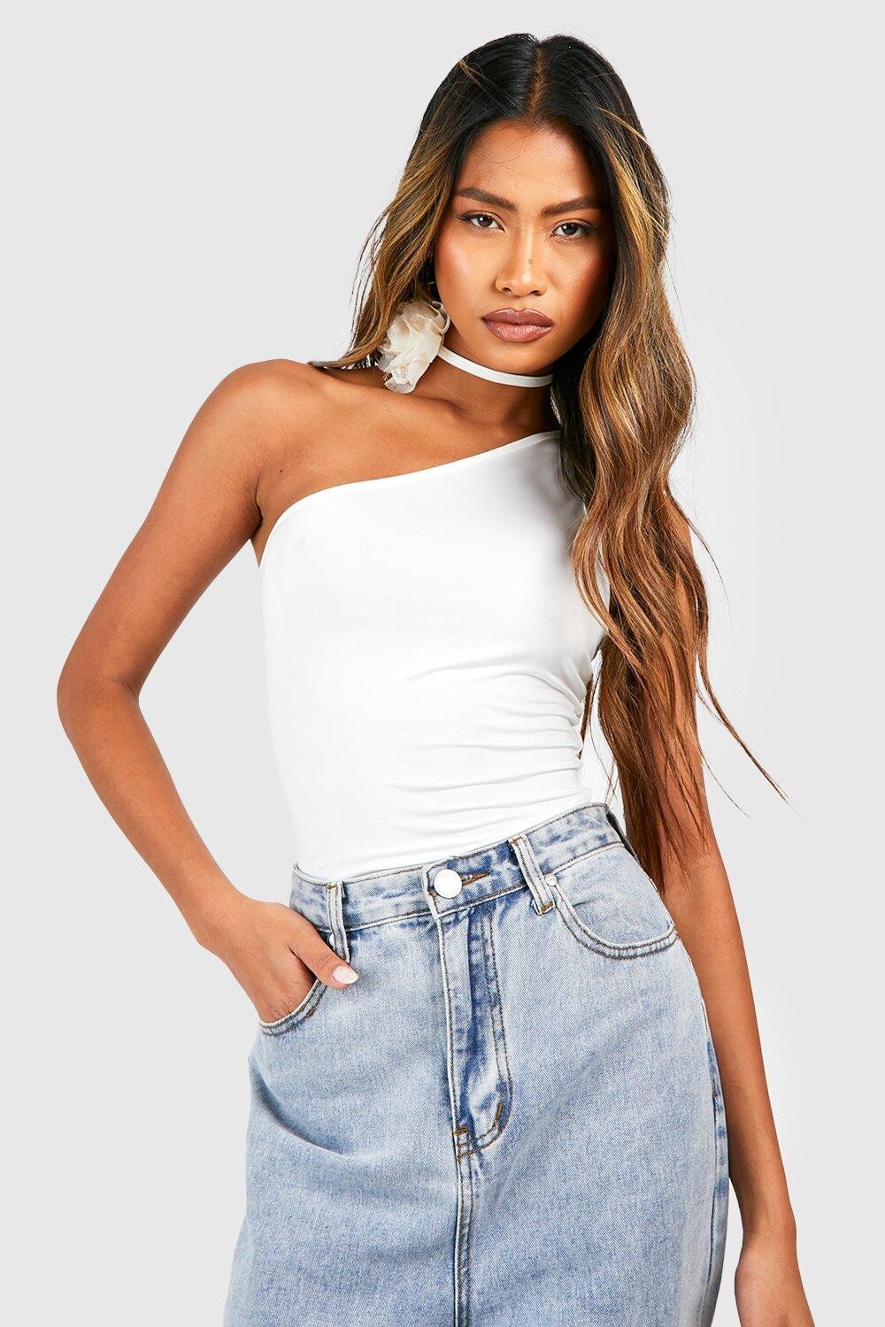 Комплект облегающего топа на одно плечо и корсажных завязоков Boohoo, слоновая кость
Комплект облегающего топа на одно плечо и корсажных завязоков Boohoo, слоновая кость