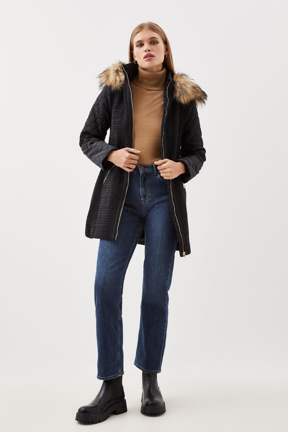Пальто средней длины с капюшоном из искусственного меха Signature Quilt Karen Millen, черный
Пальто средней длины с капюшоном из искусственного меха Signature Quilt Karen Millen, черный