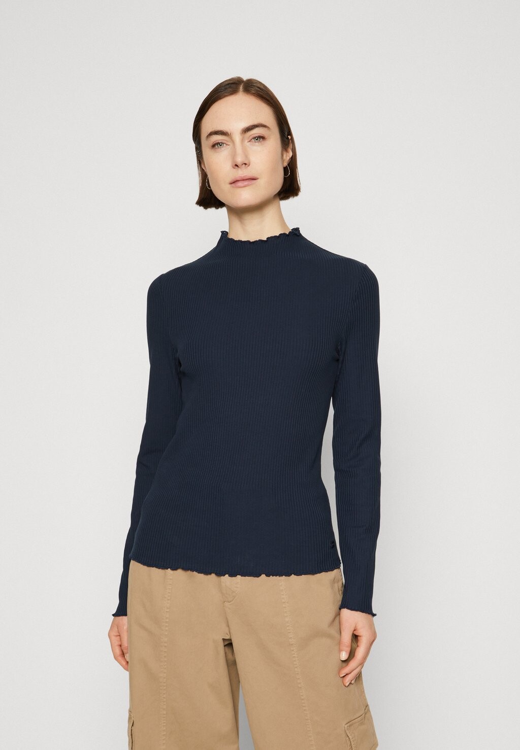 Топ с длинными рукавами Marc O'Polo DENIM LONGSLEEVE TURTLENEKE RUFFLES HEM, темно-бирюзовый
Топ с длинными рукавами Marc O'Polo DENIM LONGSLEEVE TURTLENEKE RUFFLES HEM, темно-бирюзовый