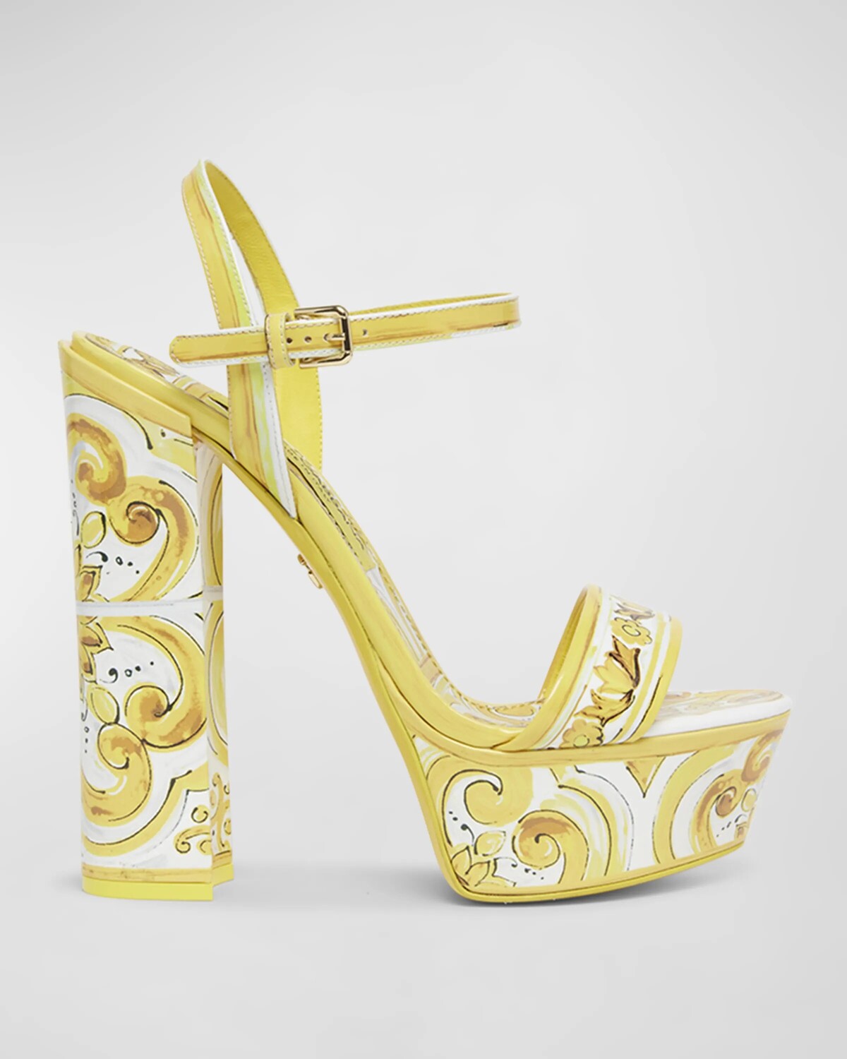 Кожаные сандалии на платформе с принтом в деловом стиле Dolce&Gabbana, цвет Azulejos Giallo
Кожаные сандалии на платформе с принтом в деловом стиле Dolce&Gabbana, цвет Azulejos Giallo