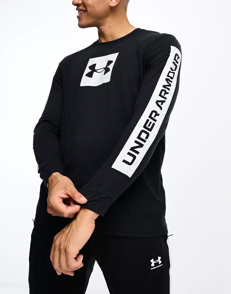 Черная футболка с длинными рукавами и квадратным камуфляжным логотипом Under Armour ABC
Черная футболка с длинными рукавами и квадратным камуфляжным логотипом Under Armour ABC