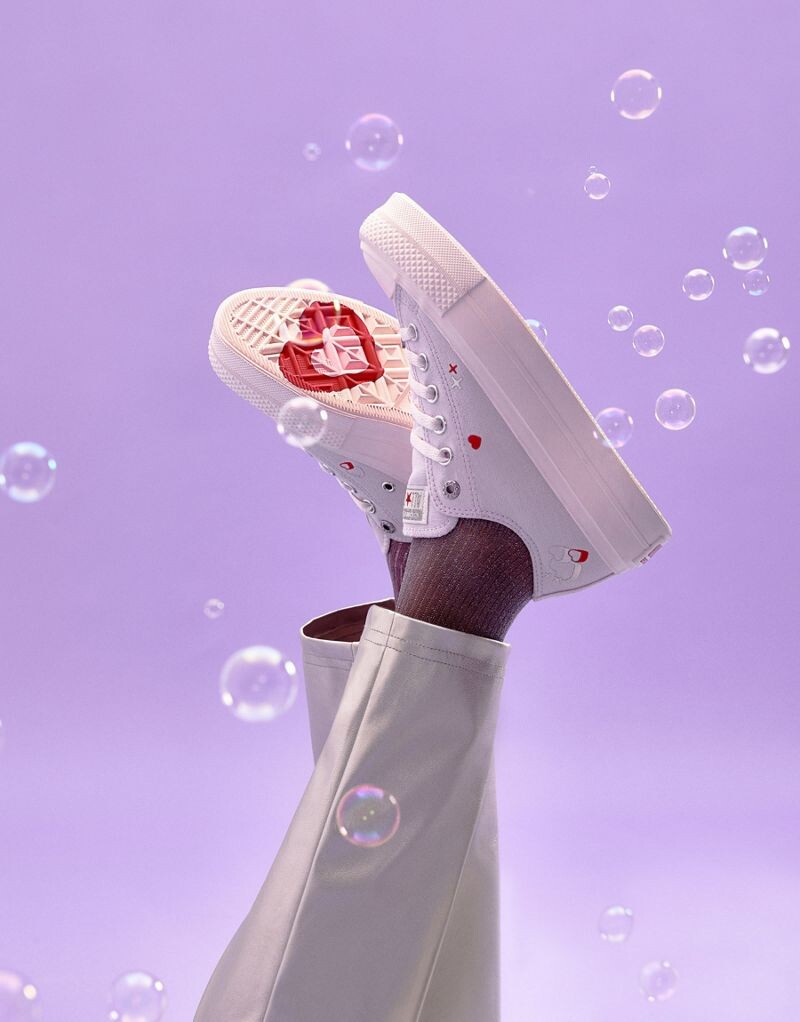 Бело-сиреневые кроссовки Converse Chuck Taylor All Star с вышивкой в виде сердца — LILAC
Бело-сиреневые кроссовки Converse Chuck Taylor All Star с вышивкой в виде сердца — LILAC