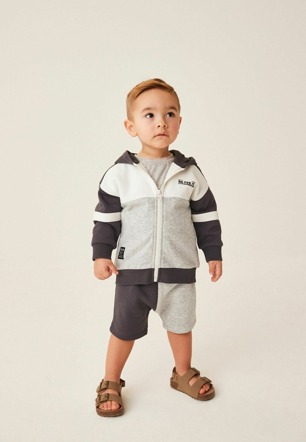 Толстовка COLOURBLOCK ZIP THROUGH HOODIE AND SHORTS SET Next, цвет black white grey
Толстовка COLOURBLOCK ZIP THROUGH HOODIE AND SHORTS SET Next, цвет black white grey