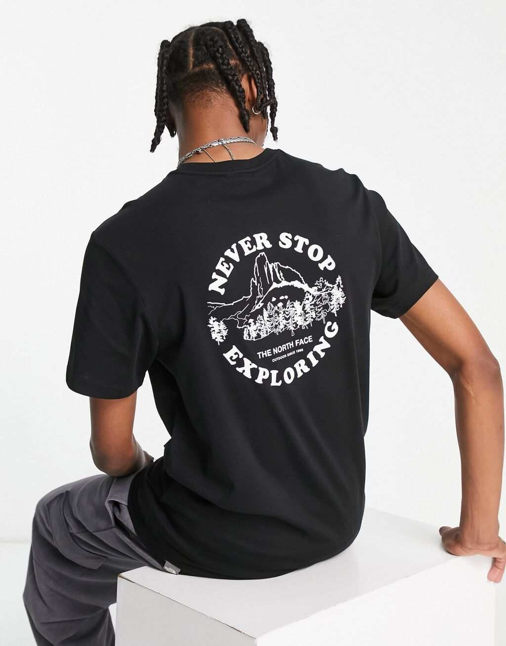 Черная футболка с принтом на спине The North Face Exploring Circle эксклюзивно на ASOS
Черная футболка с принтом на спине The North Face Exploring Circle эксклюзивно на ASOS