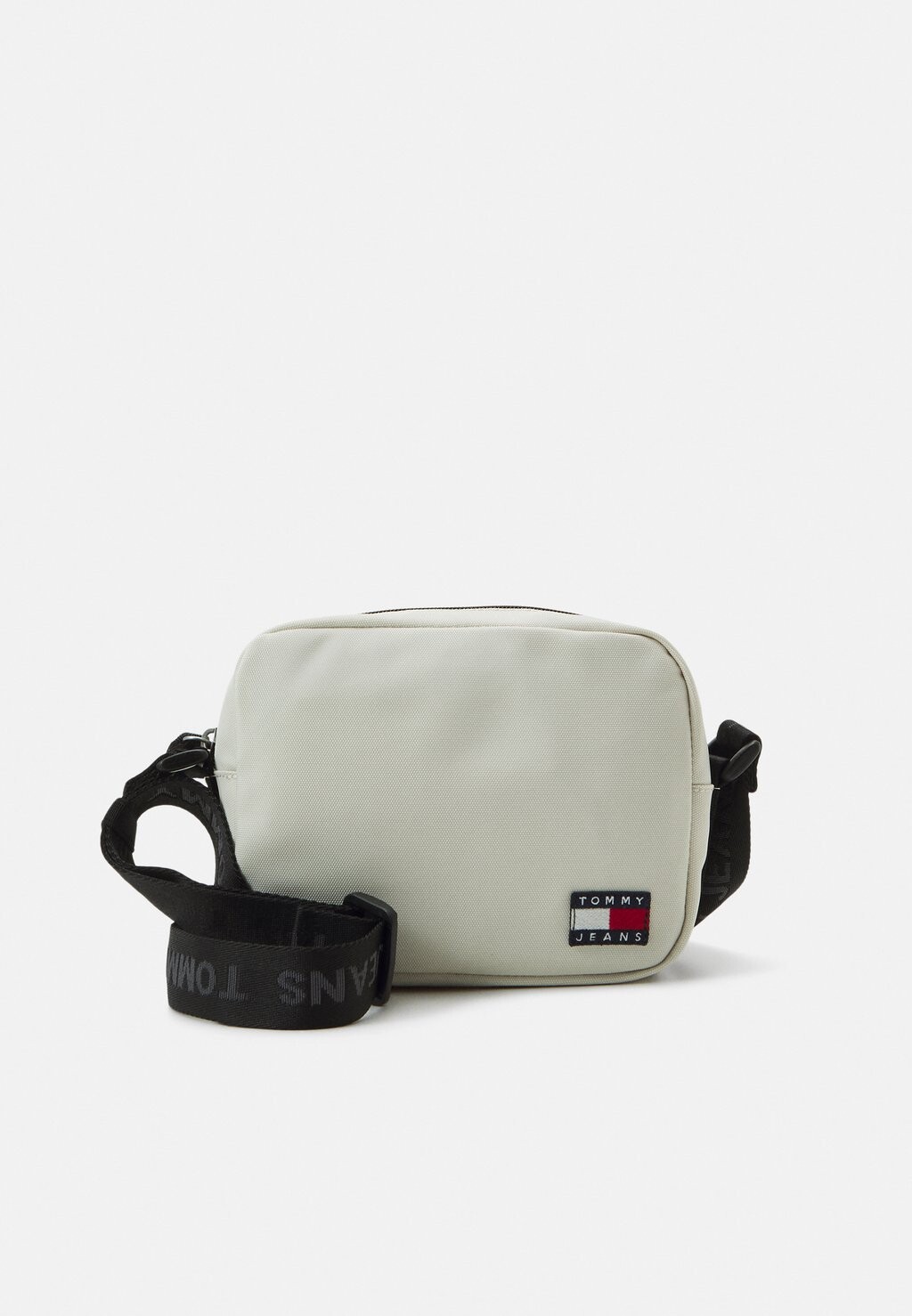 Сумка через плечо ESSENTIAL DAILY CROSSOVER UNISEX Tommy Jeans, газетная бумага
Сумка через плечо ESSENTIAL DAILY CROSSOVER UNISEX Tommy Jeans, газетная бумага