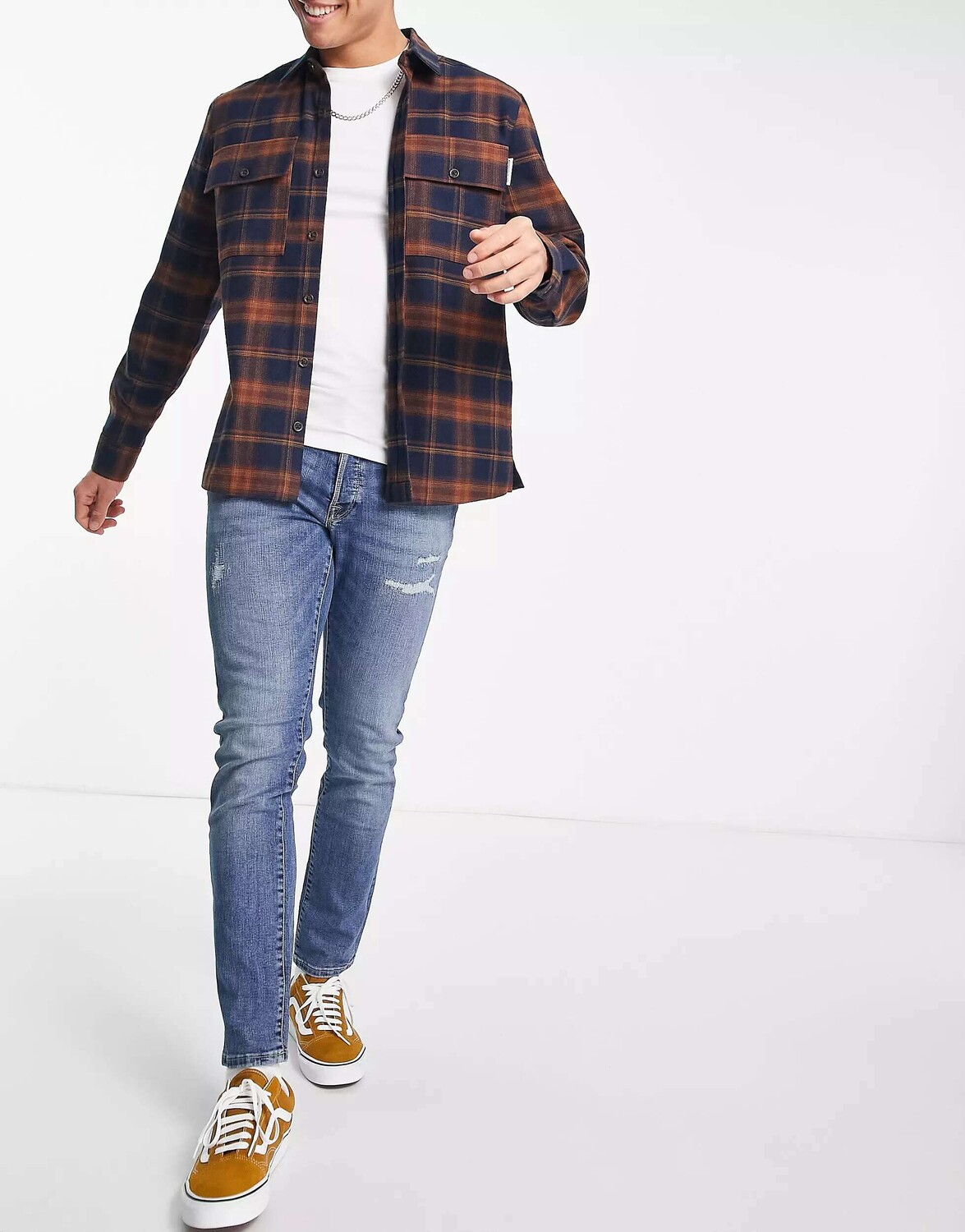 Джинсы узкого кроя Jack & Jones Intelligence Glenn из сверхэластичной ткани с рваными и восстановленными краями
Джинсы узкого кроя Jack & Jones Intelligence Glenn из сверхэластичной ткани с рваными и восстановленными краями