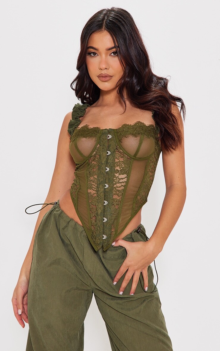 PrettyLittleThing Корсетный топ цвета хаки с кружевом и рюшами на крючках и проушинах
PrettyLittleThing Корсетный топ цвета хаки с кружевом и рюшами на крючках и проушинах