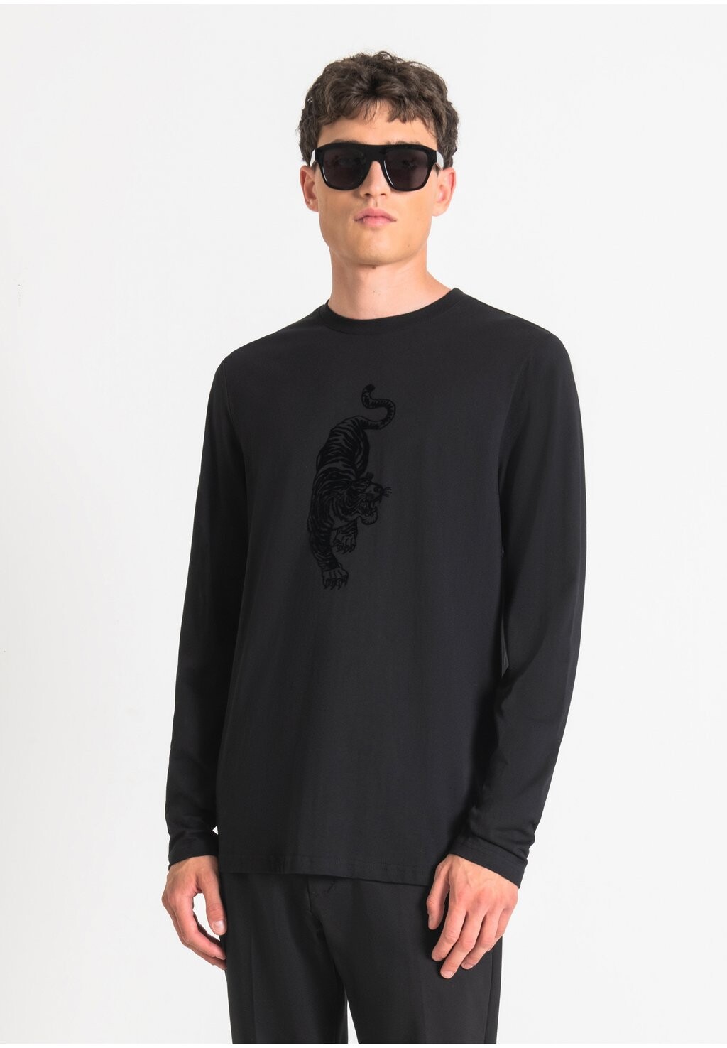 Футболка с длинным рукавом Regular Fit T-Shirt With Tiger Print Antony Morato, черный
Футболка с длинным рукавом Regular Fit T-Shirt With Tiger Print Antony Morato, черный