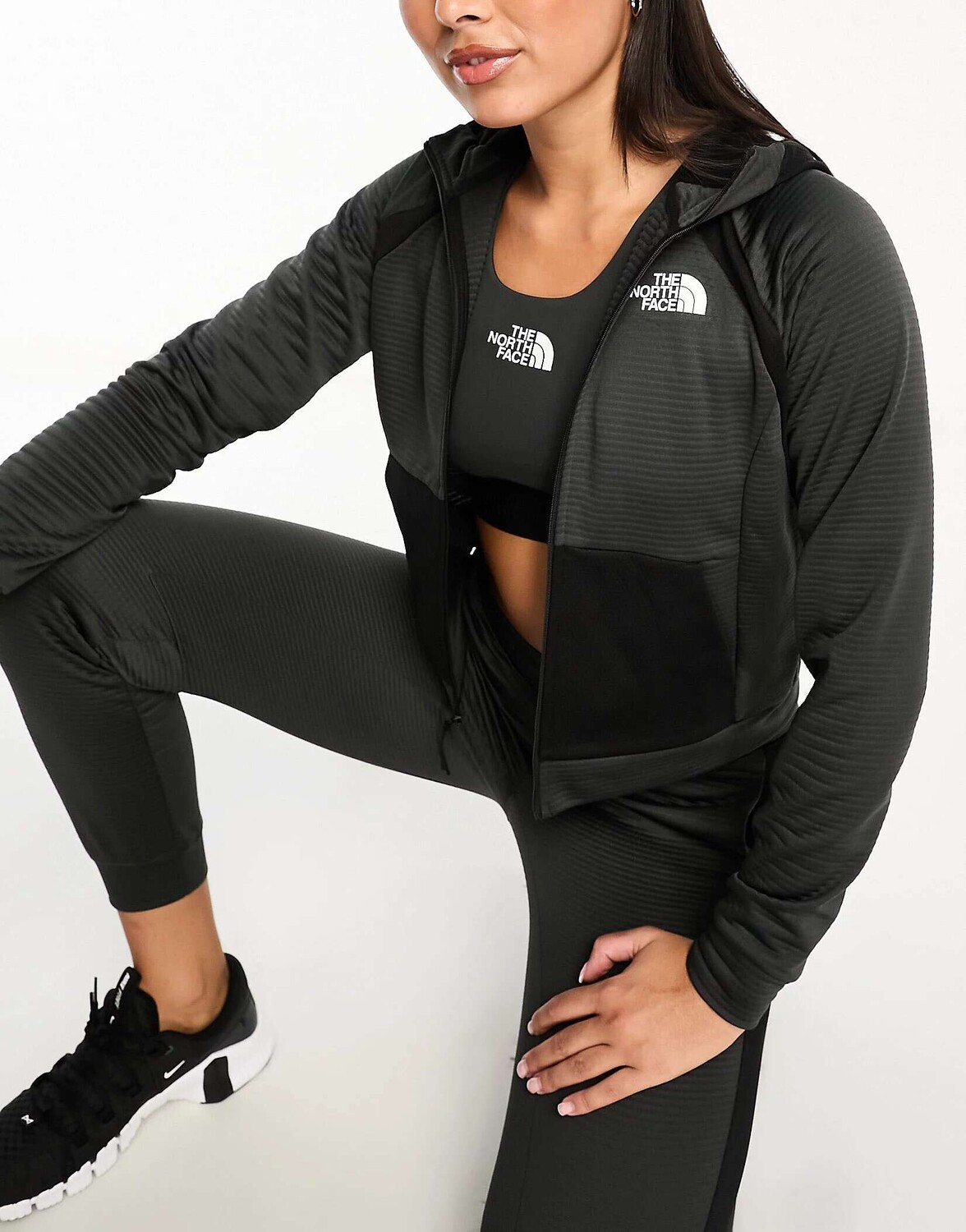 Черная флисовая толстовка на молнии The North Face Training Mountain Athletic, Черный
Черная флисовая толстовка на молнии The North Face Training Mountain Athletic, Черный