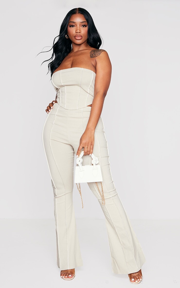 PrettyLittleThing Расклешенные брюки с высокой талией и контрастным швом Shape Stone
PrettyLittleThing Расклешенные брюки с высокой талией и контрастным швом Shape Stone