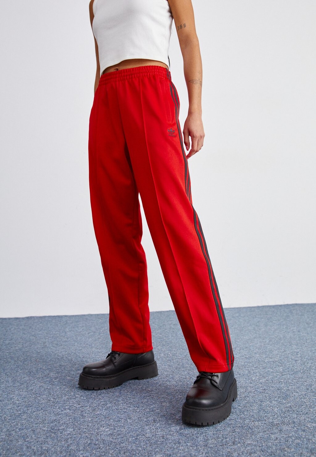 Спортивные брюки Classics Track Pant Loose adidas Originals, цвет better scarlet/black
Спортивные брюки Classics Track Pant Loose adidas Originals, цвет better scarlet/black