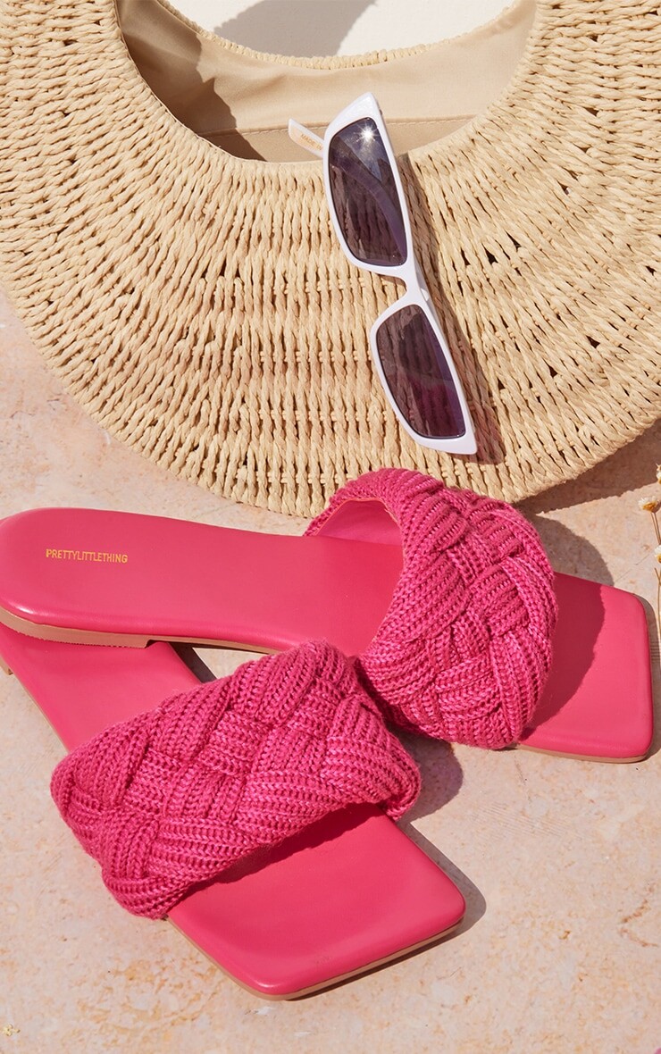 PrettyLittleThing Розовые плетеные сандалии на плоской подошве с квадратным носком, широкий крой
PrettyLittleThing Розовые плетеные сандалии на плоской подошве с квадратным носком, широкий крой