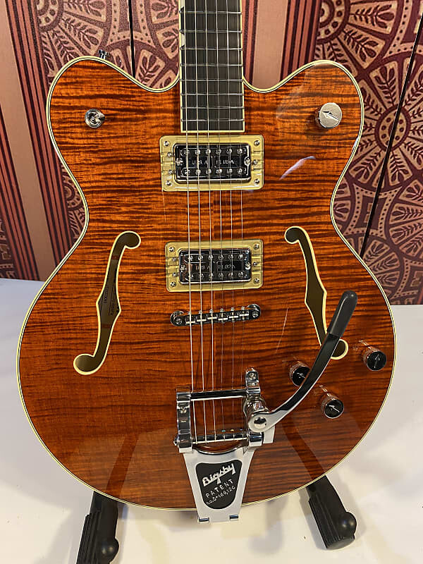 Электрогитара Gretsch G6609TDC-BBNFM Players Edition Broadkaster 2022 - Bourbon Stain
Электрогитара Gretsch G6609TDC-BBNFM Players Edition Broadkaster 2022 - Bourbon Stain
