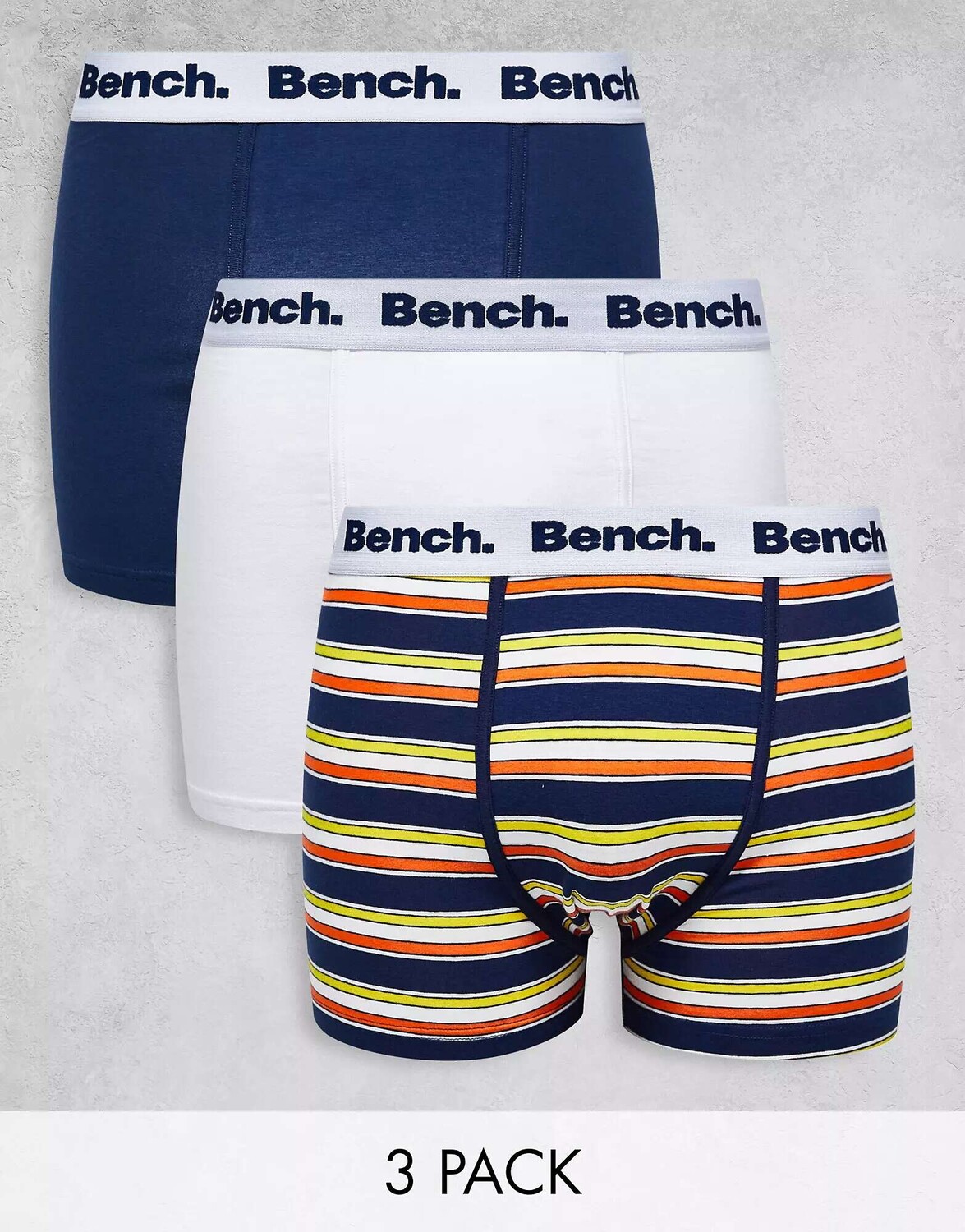 Три пары боксеров Bench с логотипом на талии в темно-синих, темно-синих и белых полосках
Три пары боксеров Bench с логотипом на талии в темно-синих, темно-синих и белых полосках