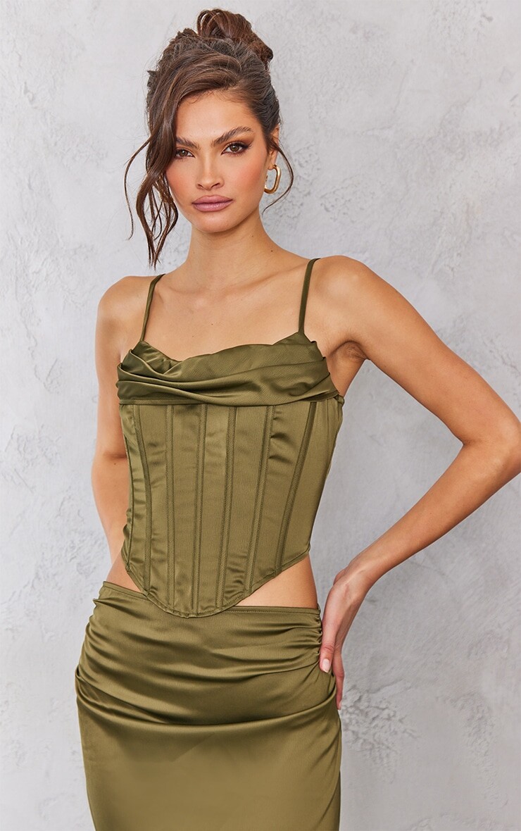 PrettyLittleThing Высокий корсетный топ из атласа цвета хаки с воротником-хомутом
PrettyLittleThing Высокий корсетный топ из атласа цвета хаки с воротником-хомутом