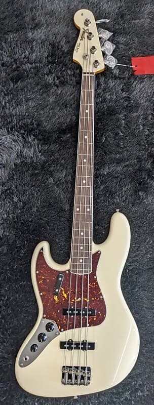 Басс гитара Fender USA American Vintage II 1966 Jazz Bass Left-Hand, RW board, Olympic White
Басс гитара Fender USA American Vintage II 1966 Jazz Bass Left-Hand, RW board, Olympic White