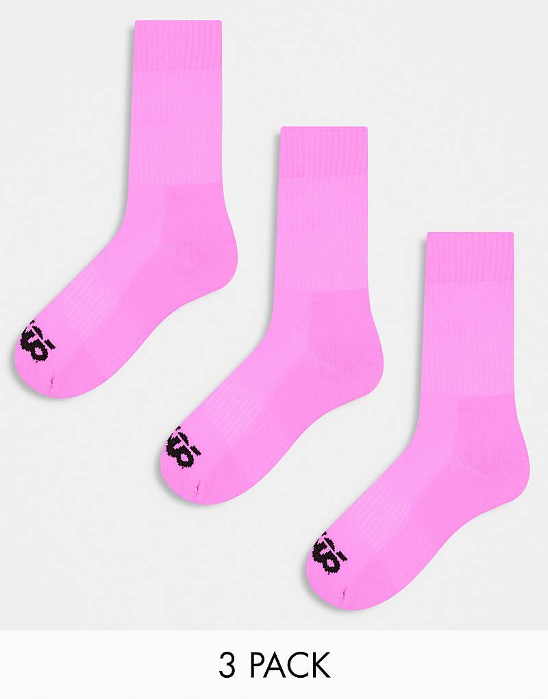 Комплект из трех неоново-розовых носков для бега ASOS 4505 с эластичным супинатором и антибактериальной отделкой
Комплект из трех неоново-розовых носков для бега ASOS 4505 с эластичным супинатором и антибактериальной отделкой