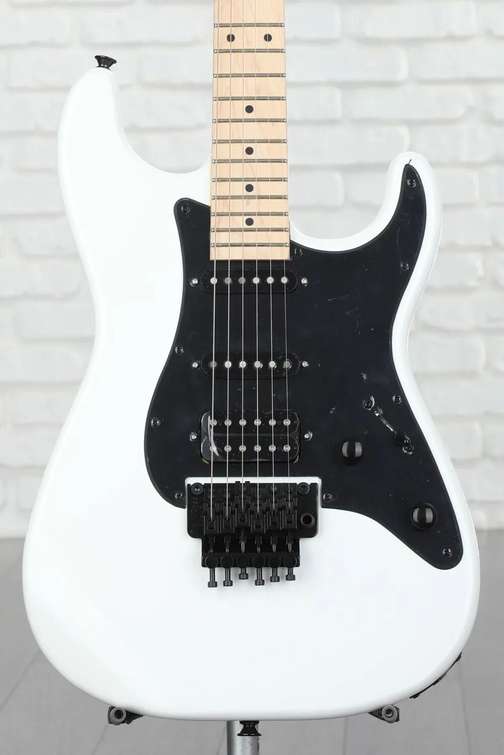 Jackson X Series Signature Adrian Smith SDX — Snow White с кленовой накладкой на грифе
Jackson X Series Signature Adrian Smith SDX — Snow White с кленовой накладкой на грифе
