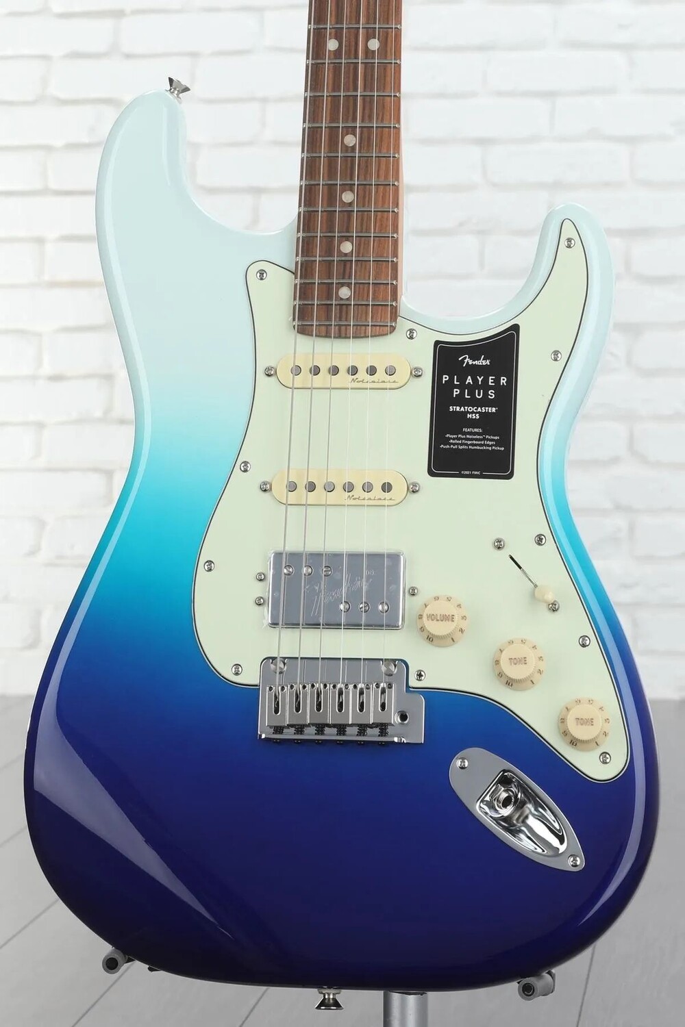 Электрогитара Fender Player Plus Stratocaster HSS — Belair Blue с накладкой на гриф Pau Ferro
Электрогитара Fender Player Plus Stratocaster HSS — Belair Blue с накладкой на гриф Pau Ferro