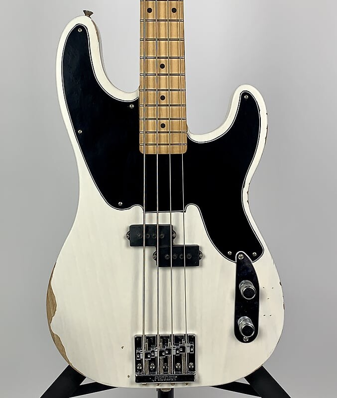 Басс гитара Fender Mike Dirnt Road Worn Artist Series Signature Precision Bass White Blonde
Басс гитара Fender Mike Dirnt Road Worn Artist Series Signature Precision Bass White Blonde