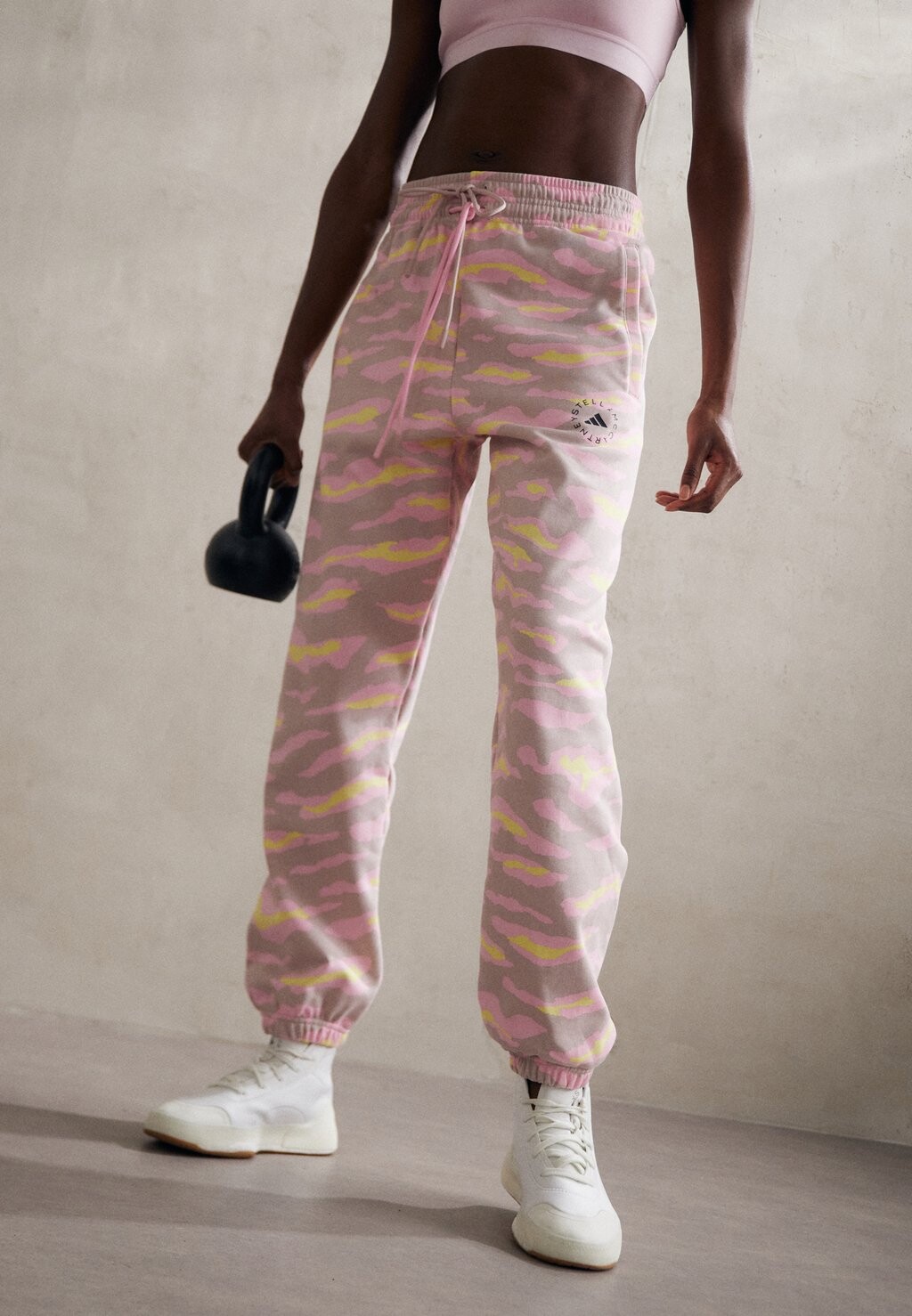 Спортивные брюки Pant adidas by Stella McCartney, цвет new rose/blush yellow/true pink
Спортивные брюки Pant adidas by Stella McCartney, цвет new rose/blush yellow/true pink