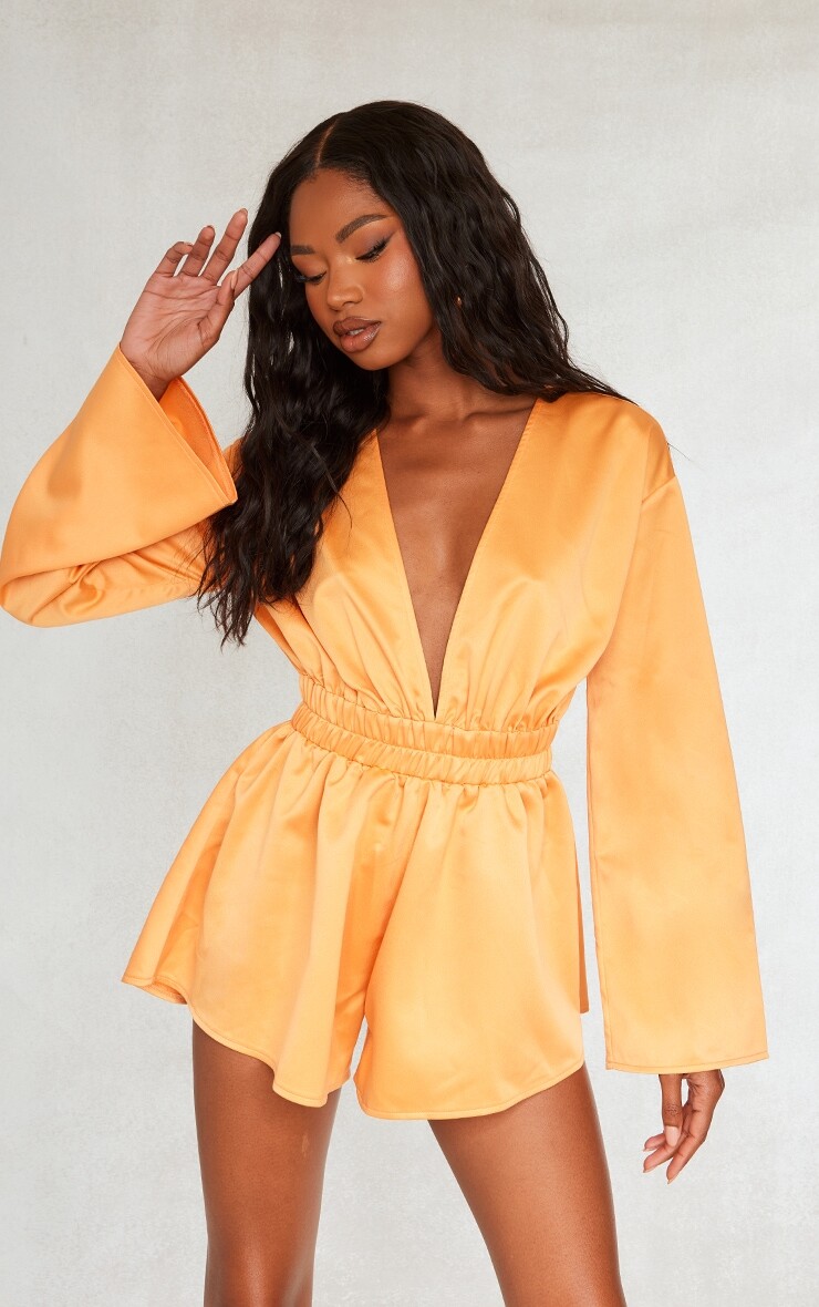 PrettyLittleThing Атласный комбинезон с глубоким вырезом и расклешенными рукавами мандаринового цвета
PrettyLittleThing Атласный комбинезон с глубоким вырезом и расклешенными рукавами мандаринового цвета