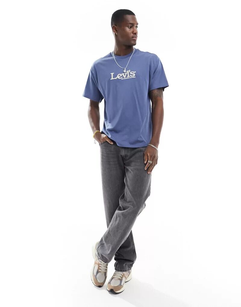 Темно-синяя футболка Levi's с логотипом в центре ретро, эксклюзивно для ASOS
Темно-синяя футболка Levi's с логотипом в центре ретро, эксклюзивно для ASOS