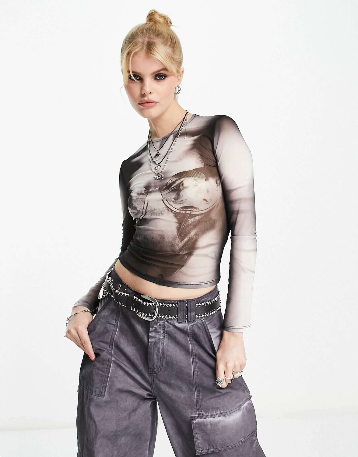 Черный сетчатый топ с длинными рукавами и корсетом с цифровым принтом Bershka
Черный сетчатый топ с длинными рукавами и корсетом с цифровым принтом Bershka