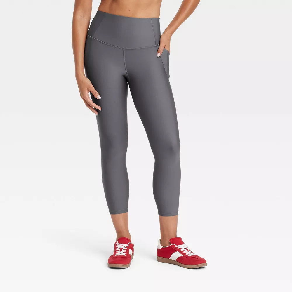 Женские леггинсы-капри с высокой посадкой и карманами, обеспечивающие легкую поддержку - All In Motion, цвет Dark Gray
Женские леггинсы-капри с высокой посадкой и карманами, обеспечивающие легкую поддержку - All In Motion, цвет Dark Gray