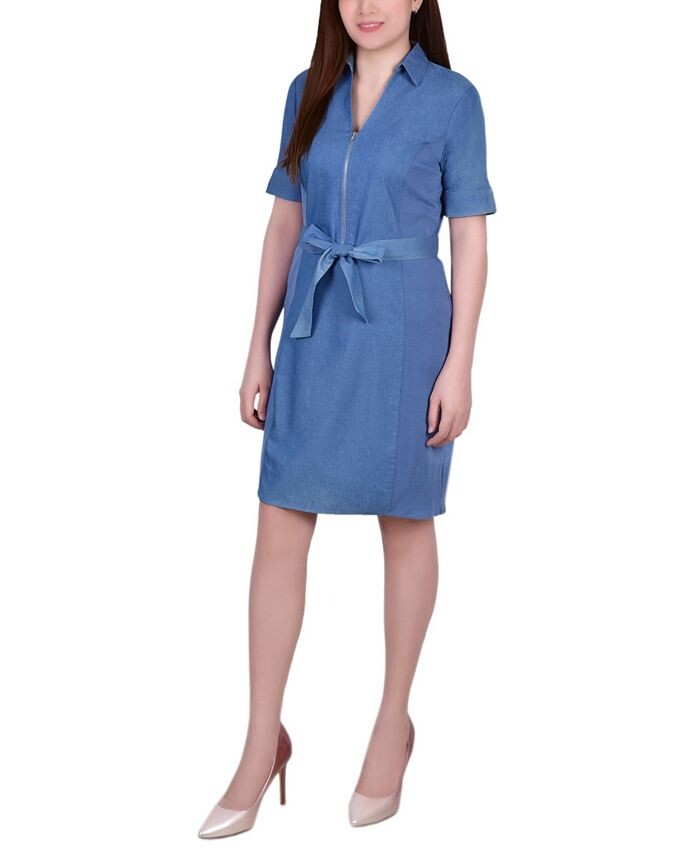Миниатюрное платье с короткими рукавами и молнией спереди NY Collection, цвет Medium Wash
Миниатюрное платье с короткими рукавами и молнией спереди NY Collection, цвет Medium Wash