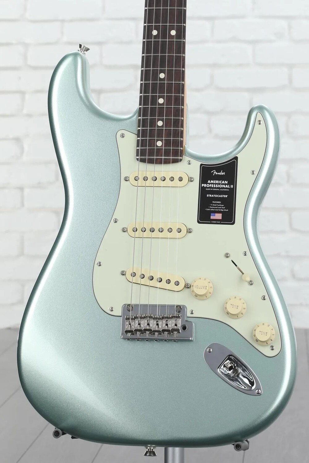 Fender American Professional II Stratocaster — Mystic Surf Green с накладкой из палисандра
Fender American Professional II Stratocaster — Mystic Surf Green с накладкой из палисандра