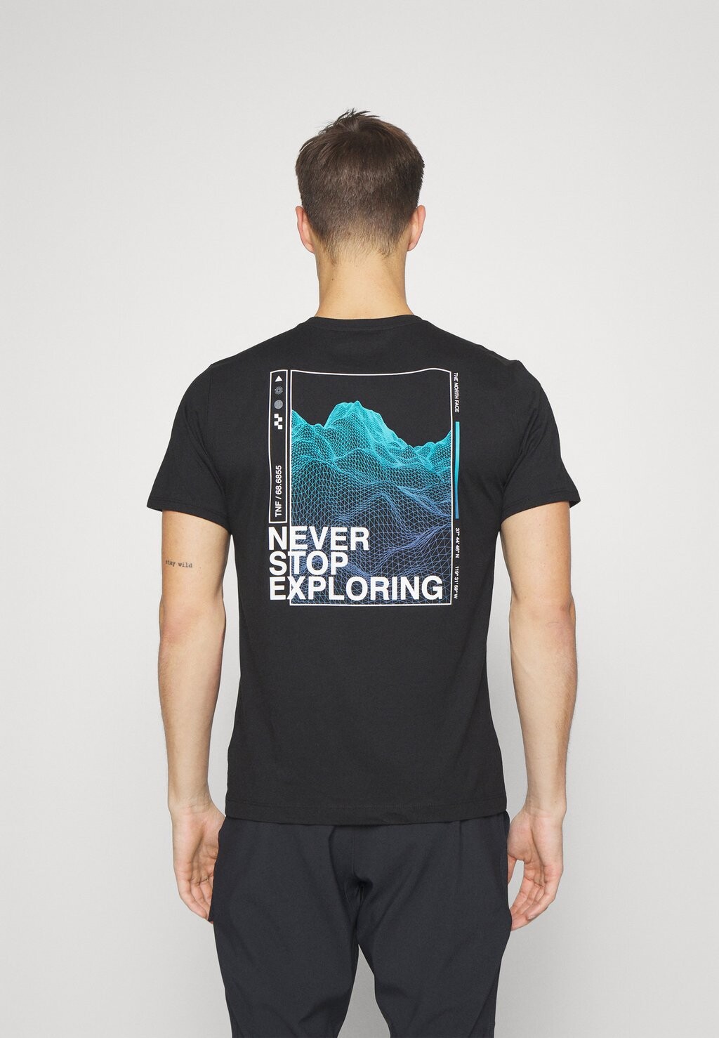Спортивная футболка ФУТБОЛКА FOUNDATION GRAPHIC TEE The North Face, черный/синий
Спортивная футболка ФУТБОЛКА FOUNDATION GRAPHIC TEE The North Face, черный/синий