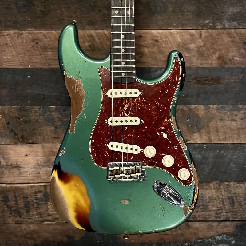 Электрогитара Fender Custom Shop 1961 Stratocaster Heavy Relic Aged Sherwood Green Metallic over Three Tone Sunburst
Электрогитара Fender Custom Shop 1961 Stratocaster Heavy Relic Aged Sherwood Green Metallic over Three Tone Sunburst