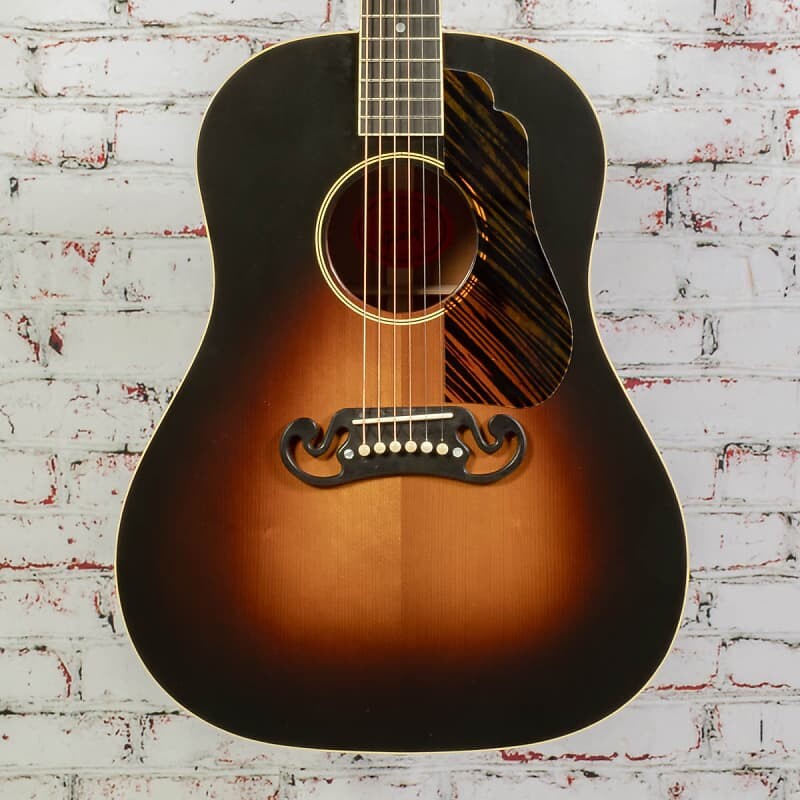 Акустическая гитара Gibson - 1939 J-55 - Acoustic Guitar - Faded Vintage Sunburst - w/ Period Correct Case
Акустическая гитара Gibson - 1939 J-55 - Acoustic Guitar - Faded Vintage Sunburst - w/ Period Correct Case